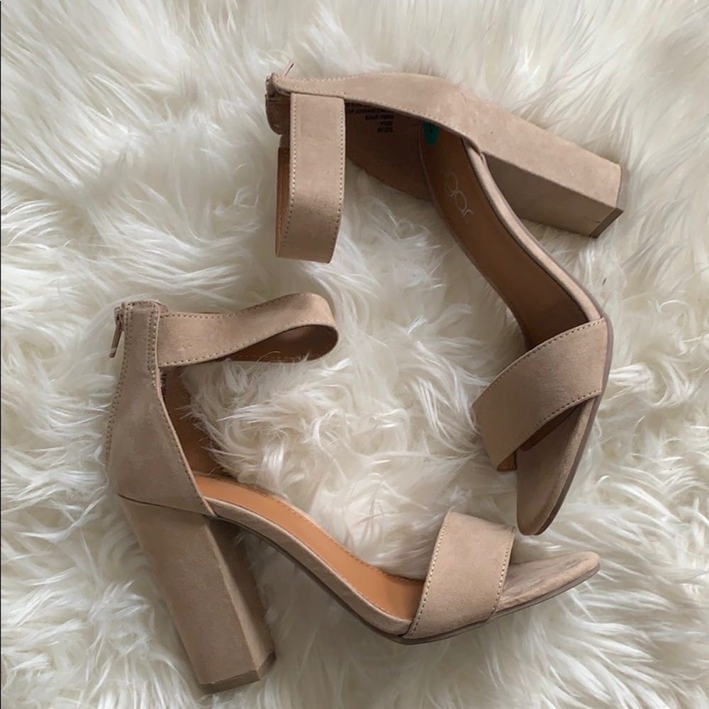 Taupe Pumps